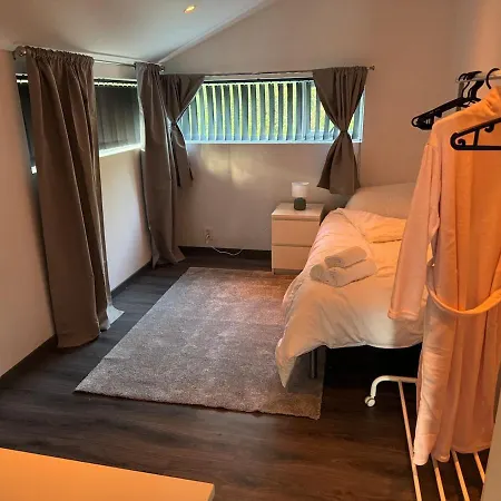 Spacious And Modern Centrally Located, Tesla Model X Nyaraló Askøy
