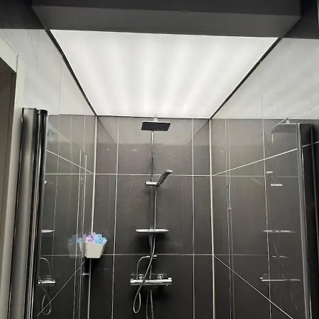 Spacious And Modern Centrally Located, Tesla Model X Nyaraló Askøy