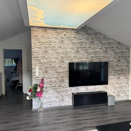 Nyaraló Spacious And Modern Centrally Located, Tesla Model X *