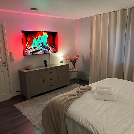 Nyaraló Spacious And Modern Centrally Located, Tesla Model X