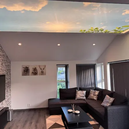Nyaraló Spacious And Modern Centrally Located, Tesla Model X Askøy