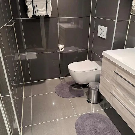 Spacious And Modern Centrally Located, Tesla Model X Nyaraló Askøy